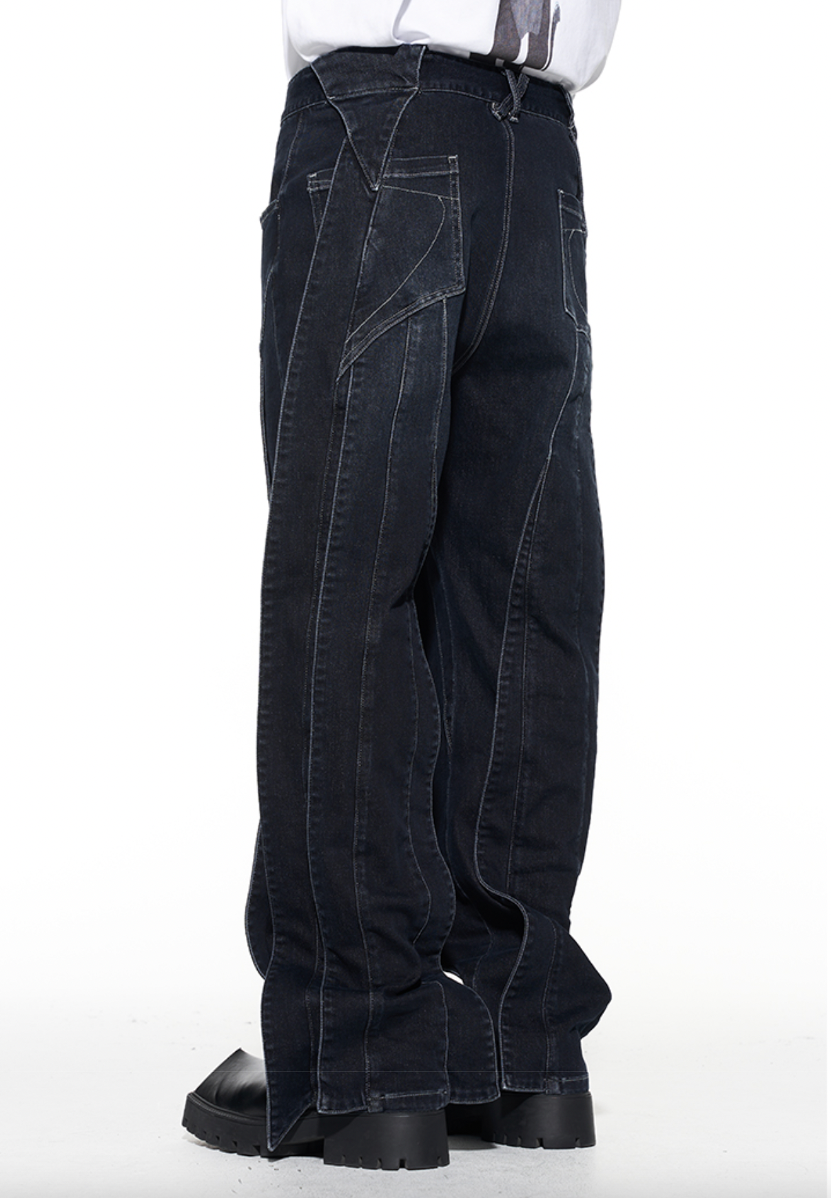Classic Fit Selvedge Jean in Black Wash